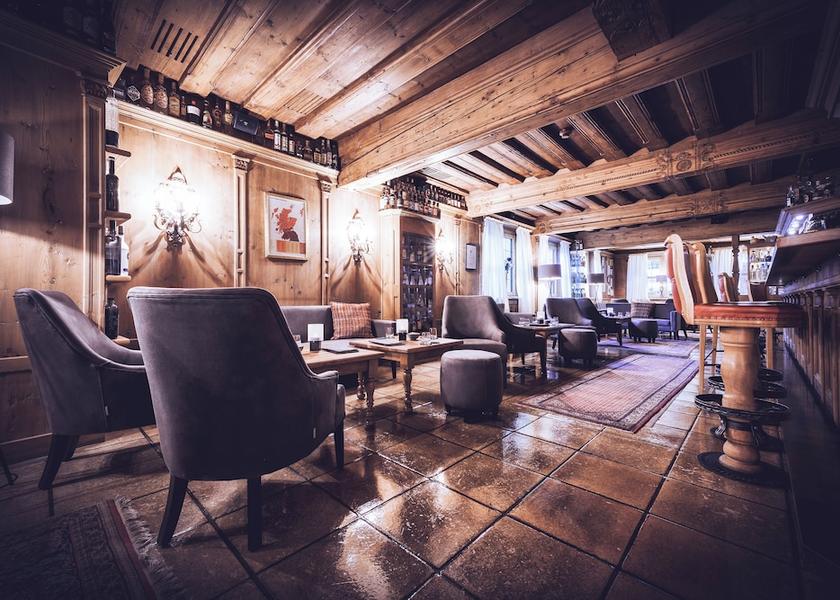 Tyrol Zellberg Bar (on property)