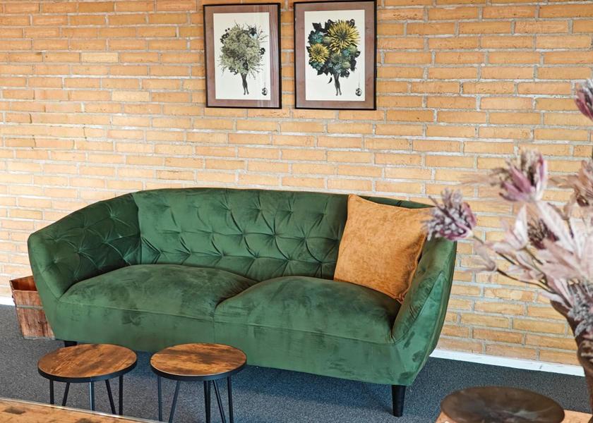 shared lounge/tv area