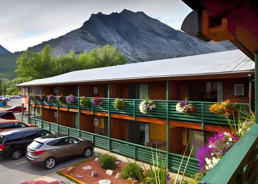Alberta Waterton Park Hotel Exterior