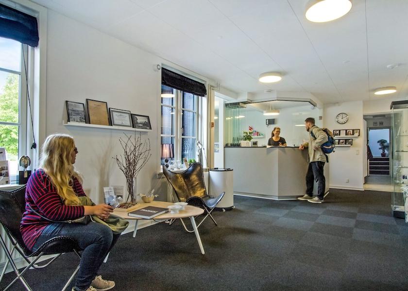 Check-in/check-out kiosk