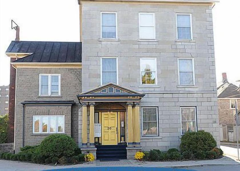 Ontario Brockville Front of property