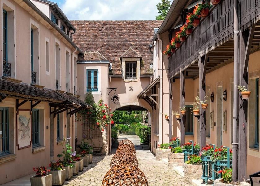 Bourgogne-Franche-Comté Avallon Exterior Detail