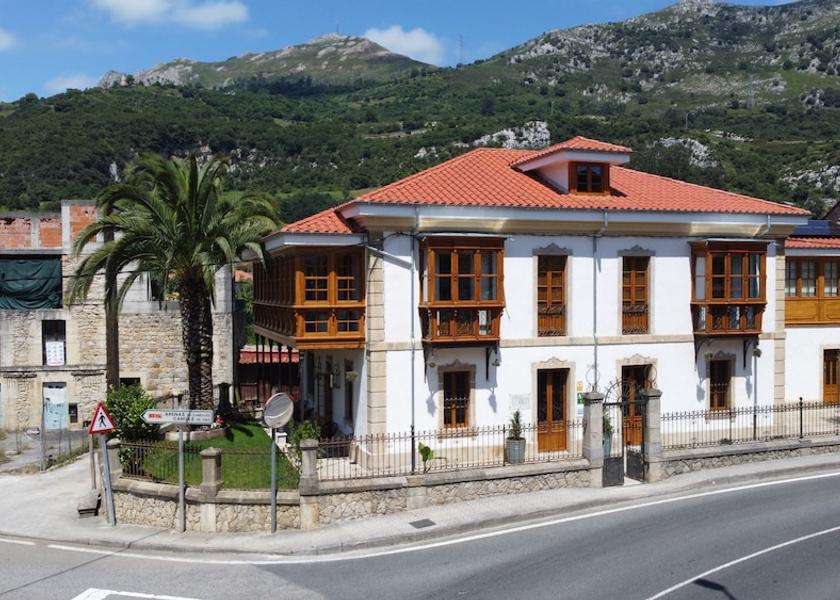 Asturias Penamellera Baja Facade