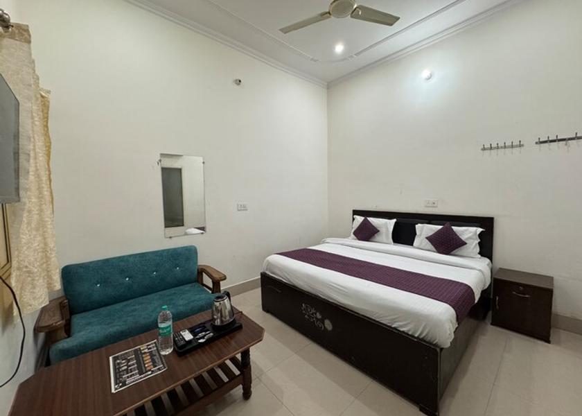 Uttar Pradesh Vrindavan Deluxe Room