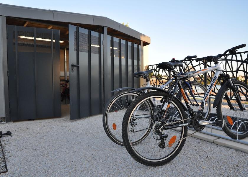 Pays de la Loire Les Ponts-de-Ce Bicycling