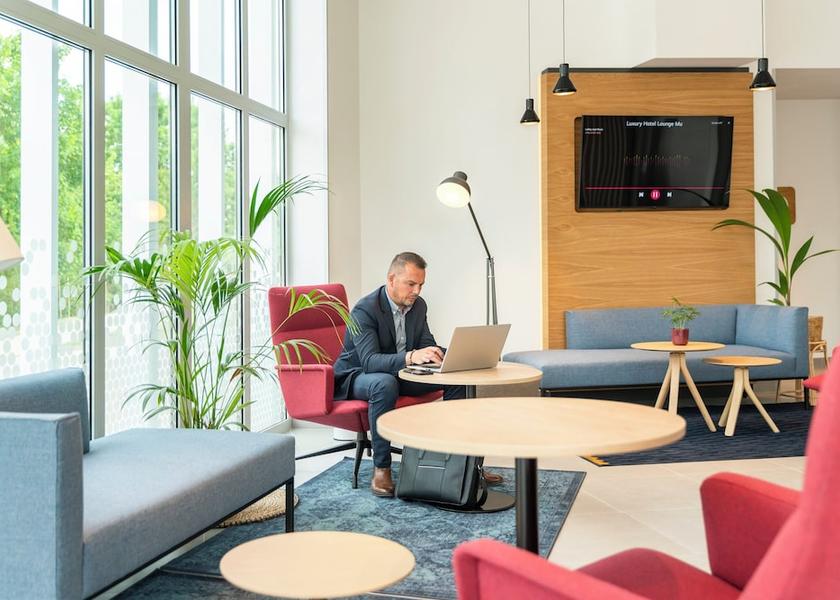 Grand Est Reims Exterior Detail