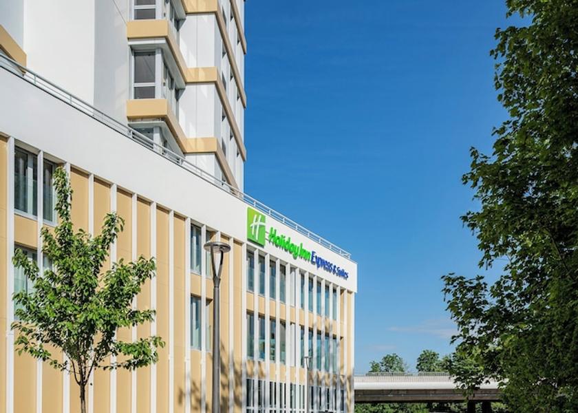 Grand Est Reims Exterior Detail