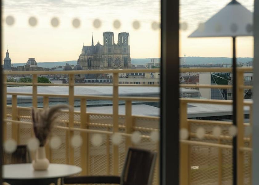 Grand Est Reims Terrace