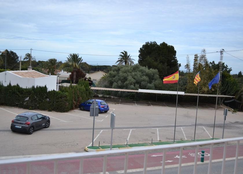 Wheelchair-accessible van parking