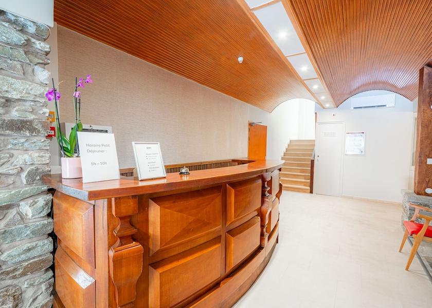 Corsica Lucciana Reception