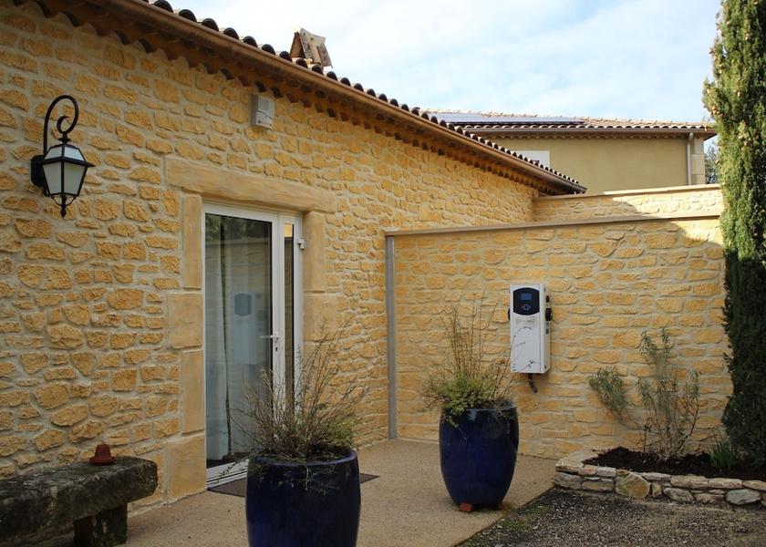 Auvergne-Rhône-Alpes Grignan Front of property