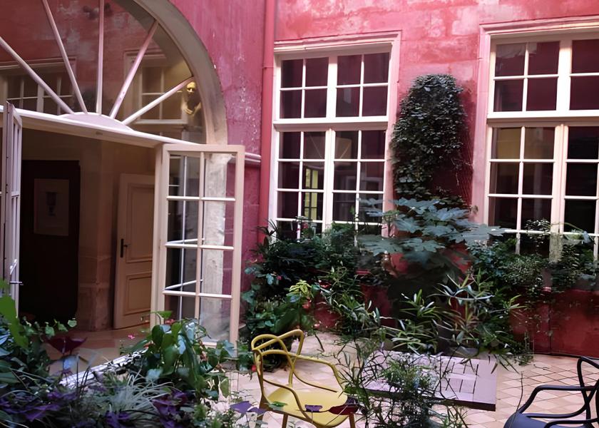 Provence - Alpes - Cote d'Azur Arles balcony/terrace