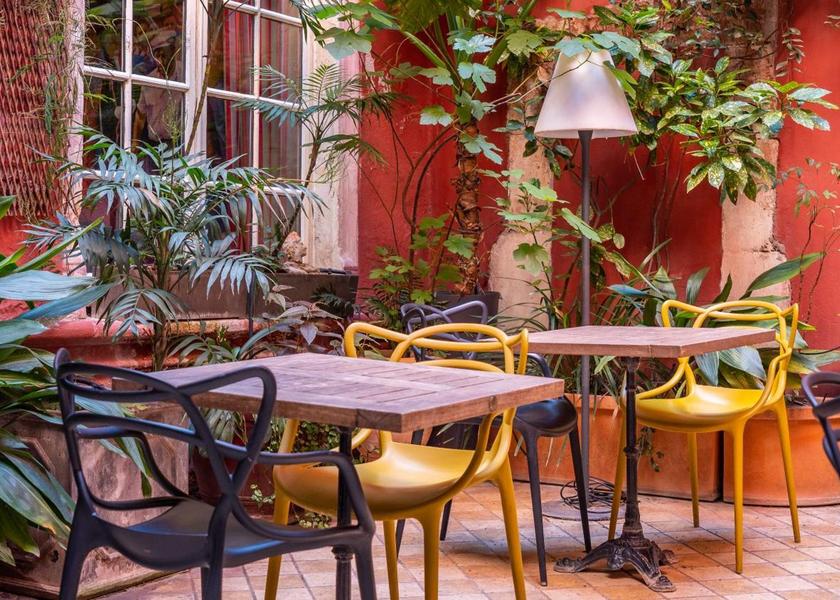 Provence - Alpes - Cote d'Azur Arles facilities