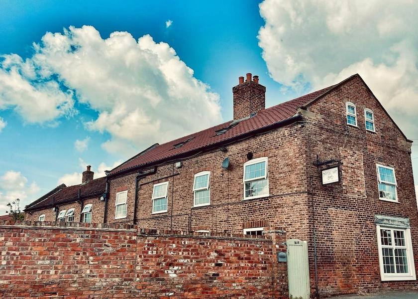 England Selby Exterior Detail