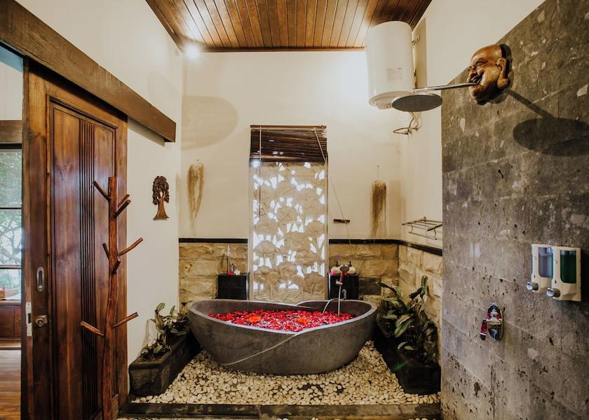  Penida Island Bathroom