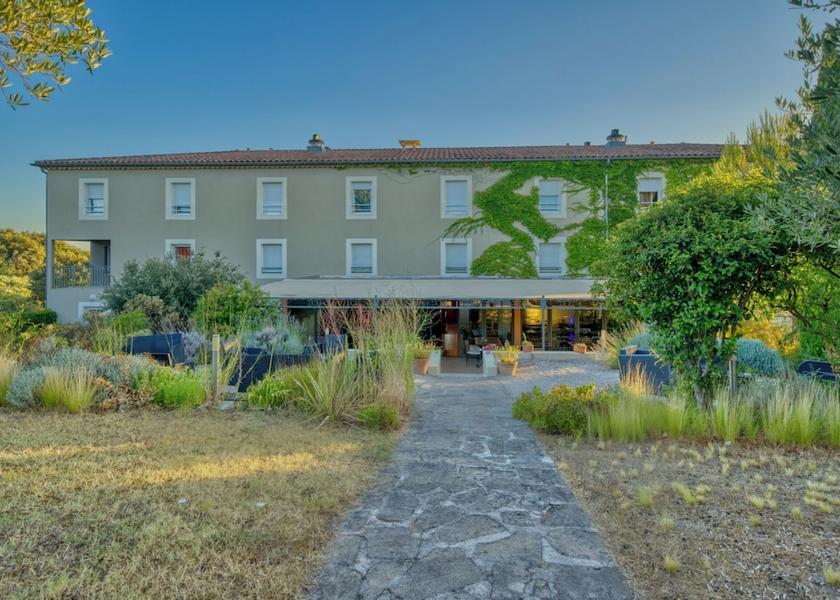 Occitanie Collias Exterior