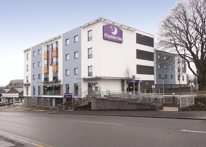 England Maidstone Exterior Detail