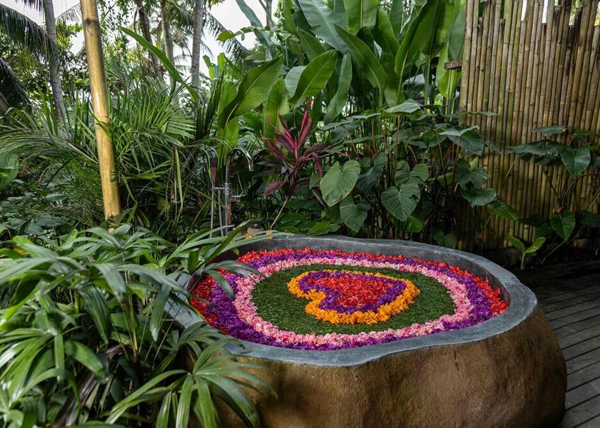Bali Sukawati Deep Soaking Bathtub