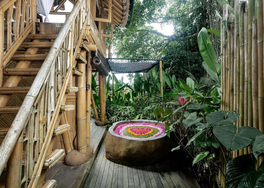 Bali Sukawati Deep Soaking Bathtub