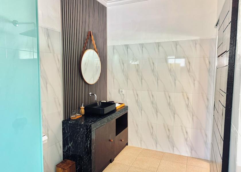  Penida Island Bathroom