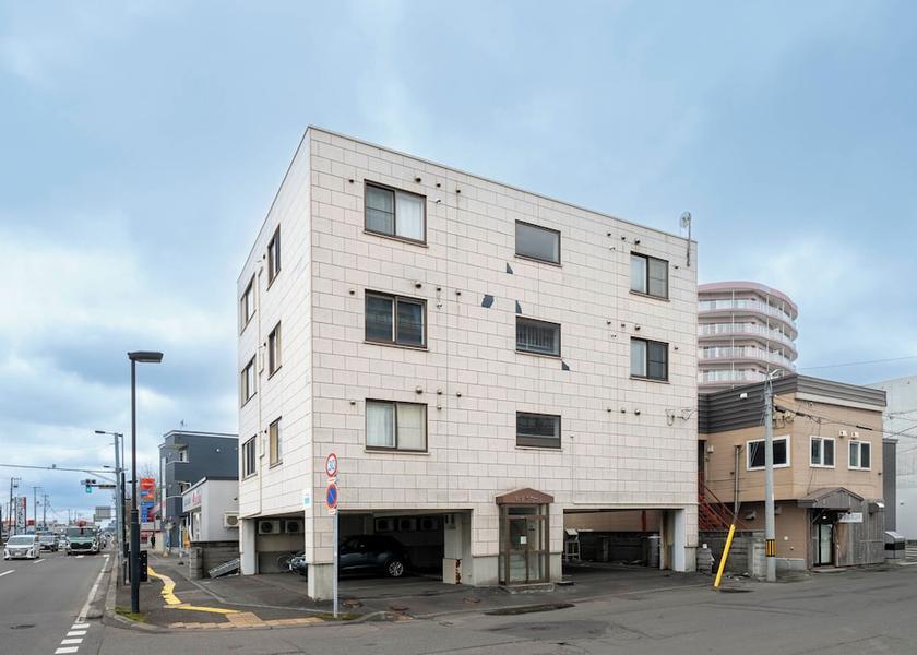 Hokkaido Chitose Exterior Detail