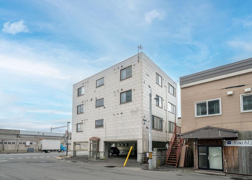 Hokkaido Chitose Exterior Detail