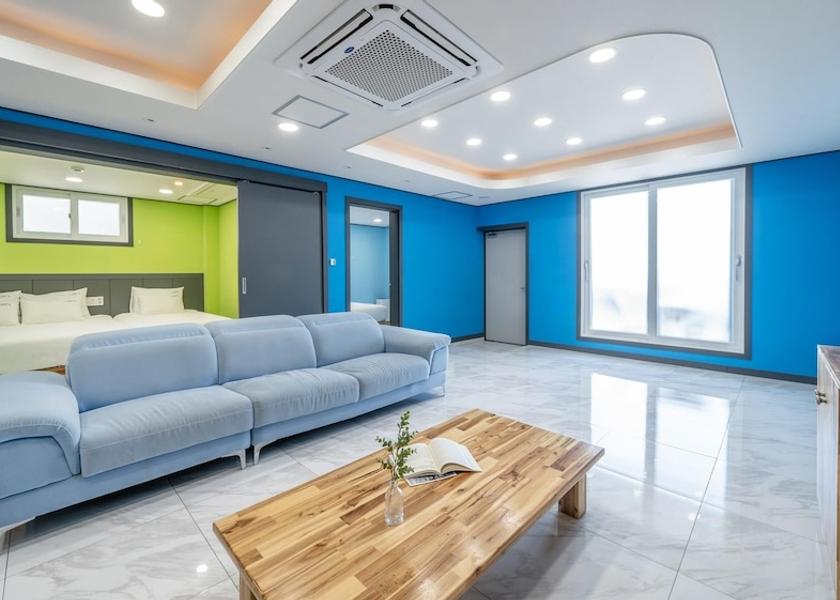 South Gyeongsang Changwon Room