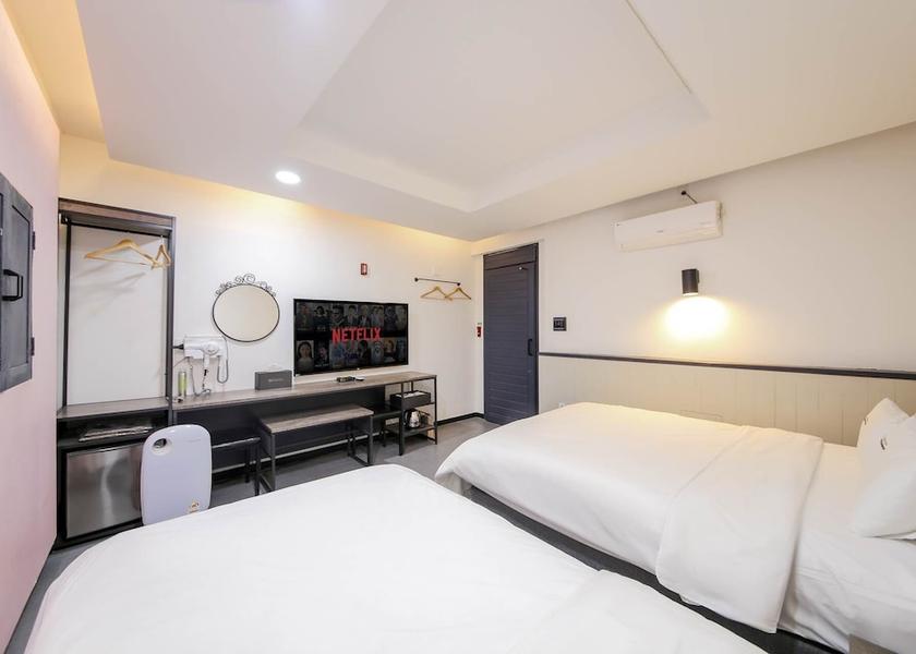 South Chungcheong Gongju Room