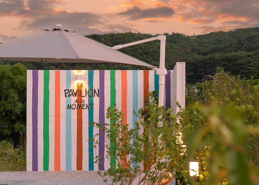 North Gyeongsang Pohang Exterior Detail