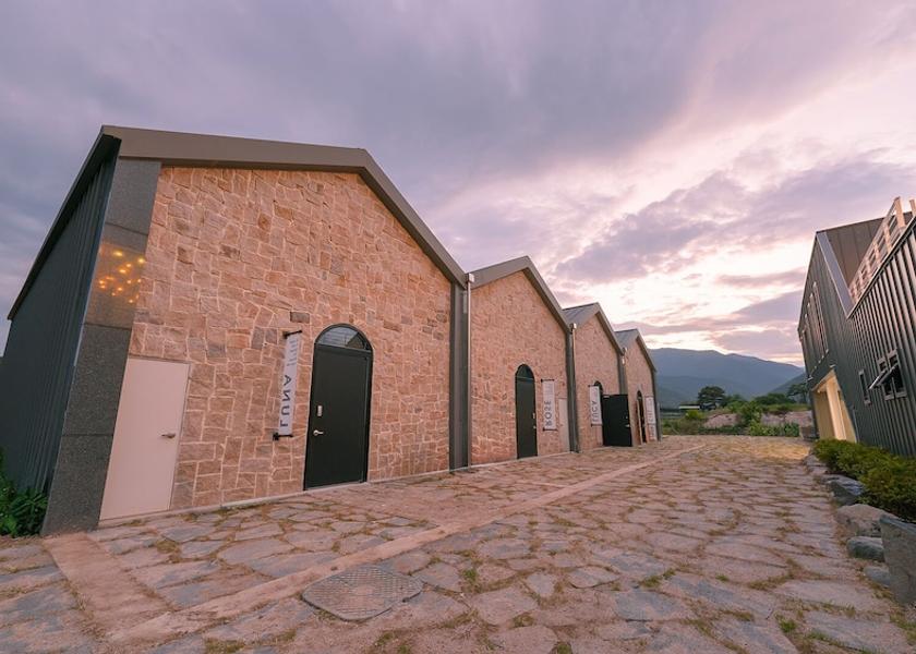 North Gyeongsang Pohang Exterior Detail