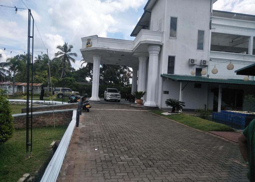 Gampaha District Seeduwa - Katunayake Exterior Detail