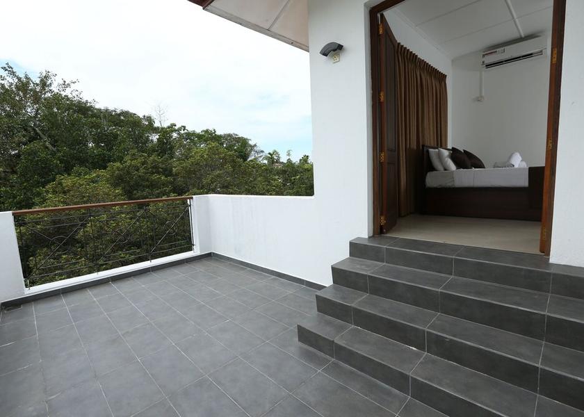 Colombo District Thalawatugoda Room