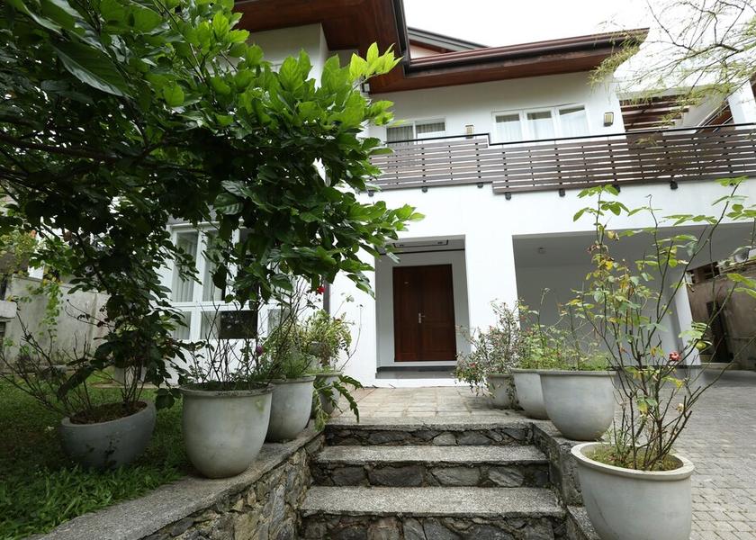 Colombo District Thalawatugoda Facade