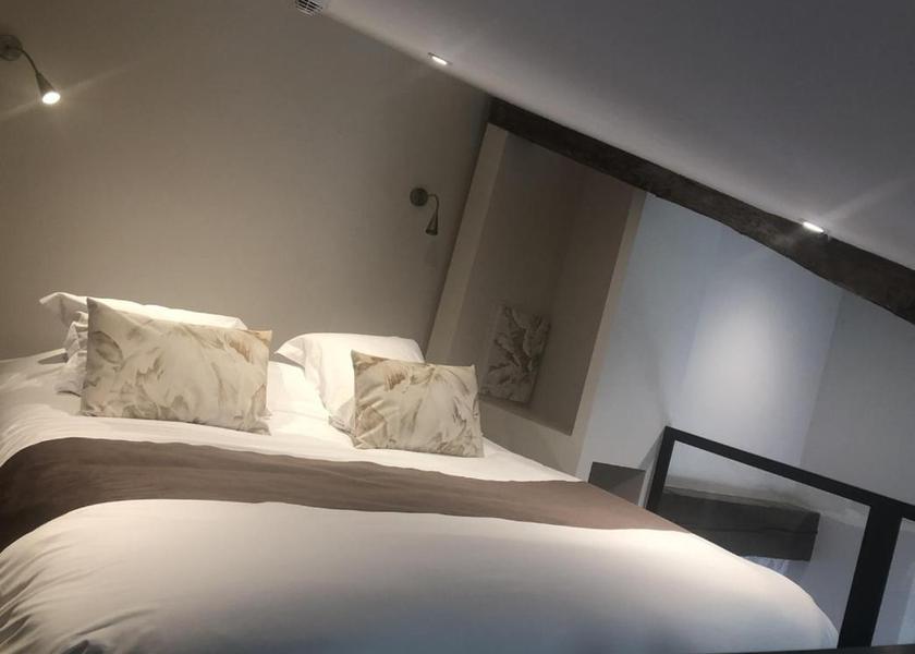 Nouvelle-Aquitaine Marmande Suite with City View