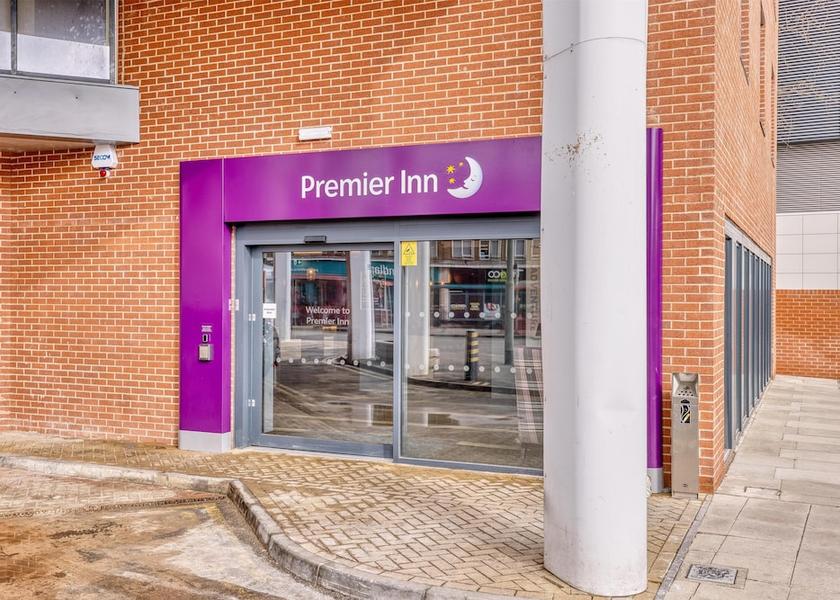 England Uxbridge Exterior Detail