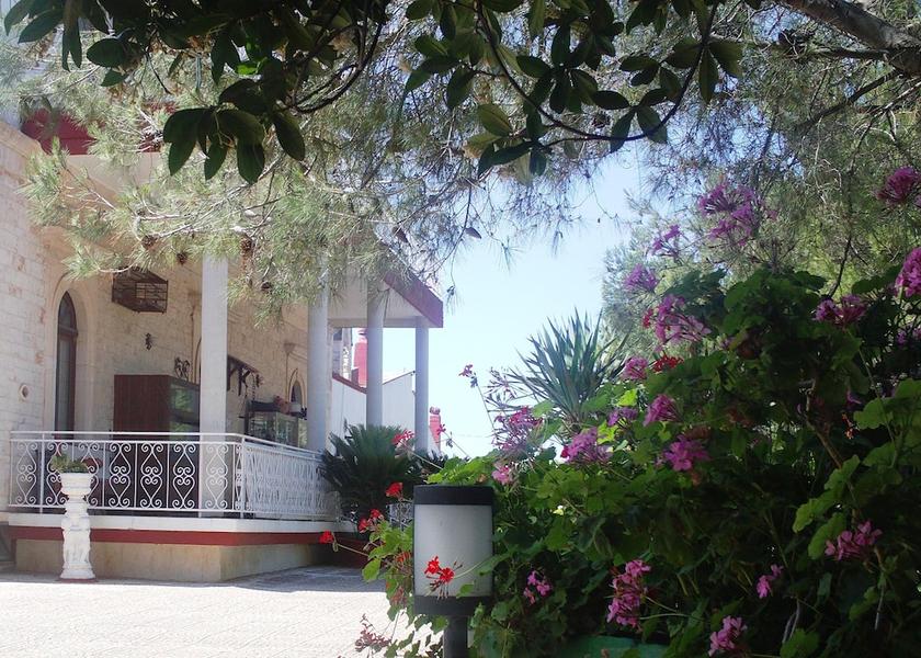 Puglia Turi Front of property