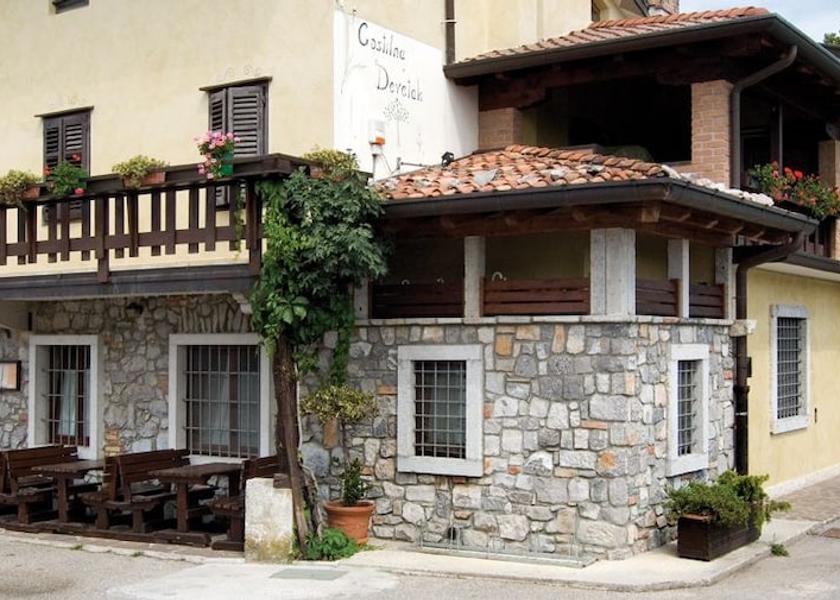 Friuli Venezia Giulia Savogna d'Isonzo Front of property