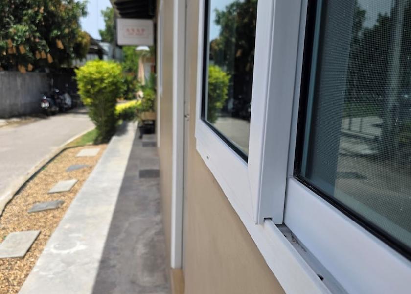 Phuket Choeng Thale Facade