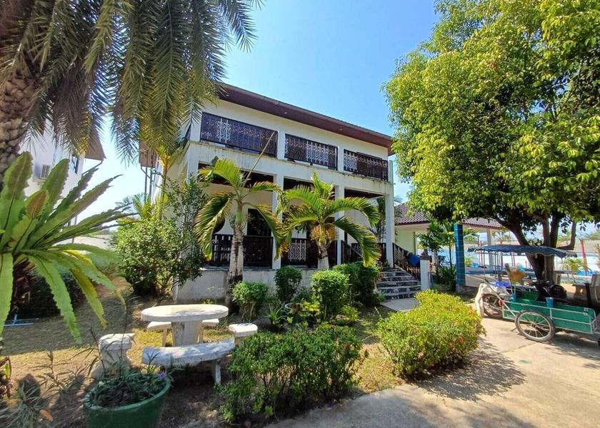 Rayong Province Klaeng Facade