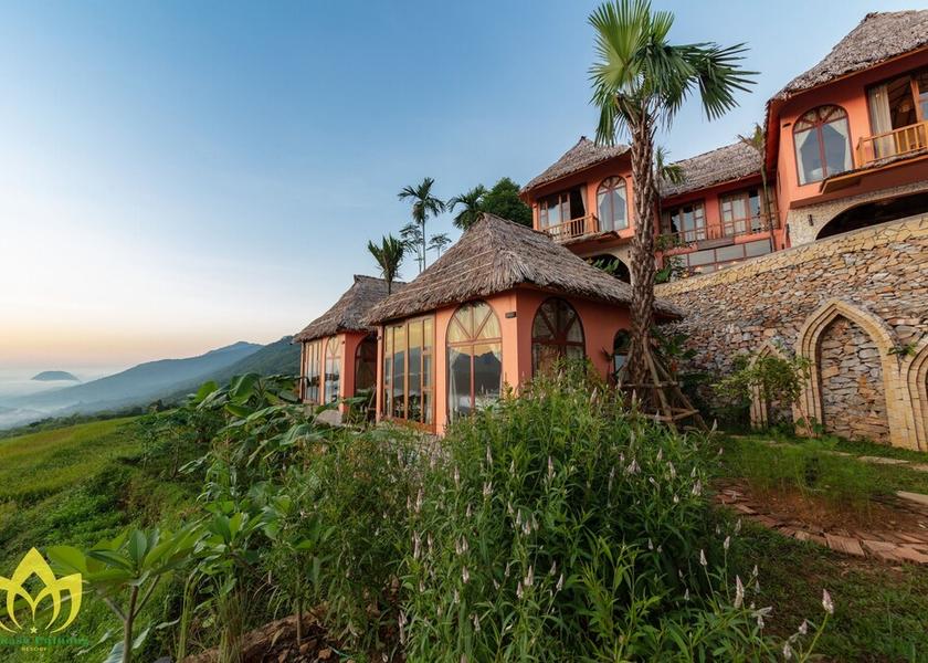 Thanh Hoa Ba Thuoc Courtyard View