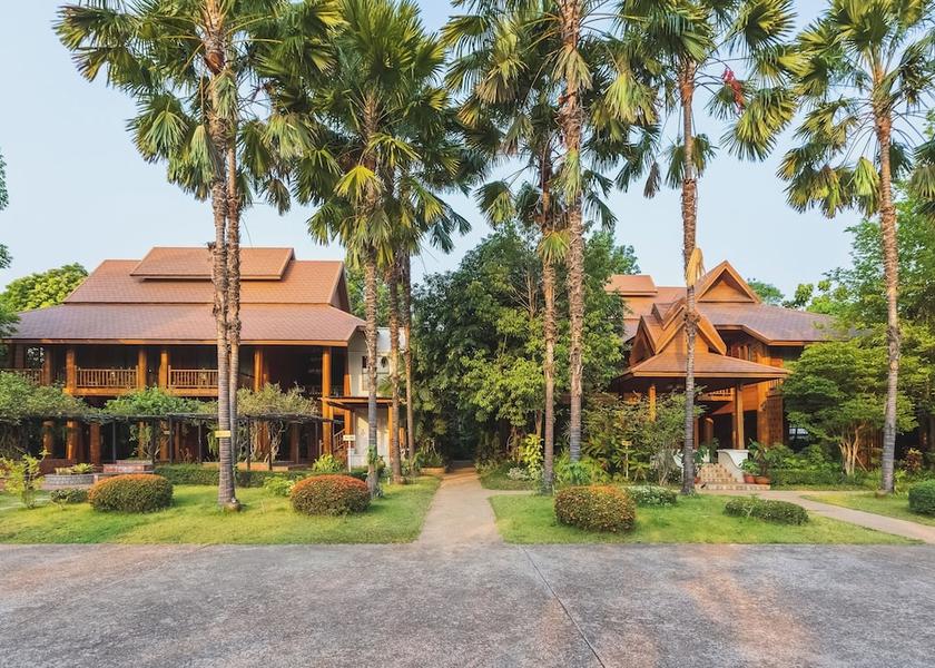 Tak Tak Exterior Detail