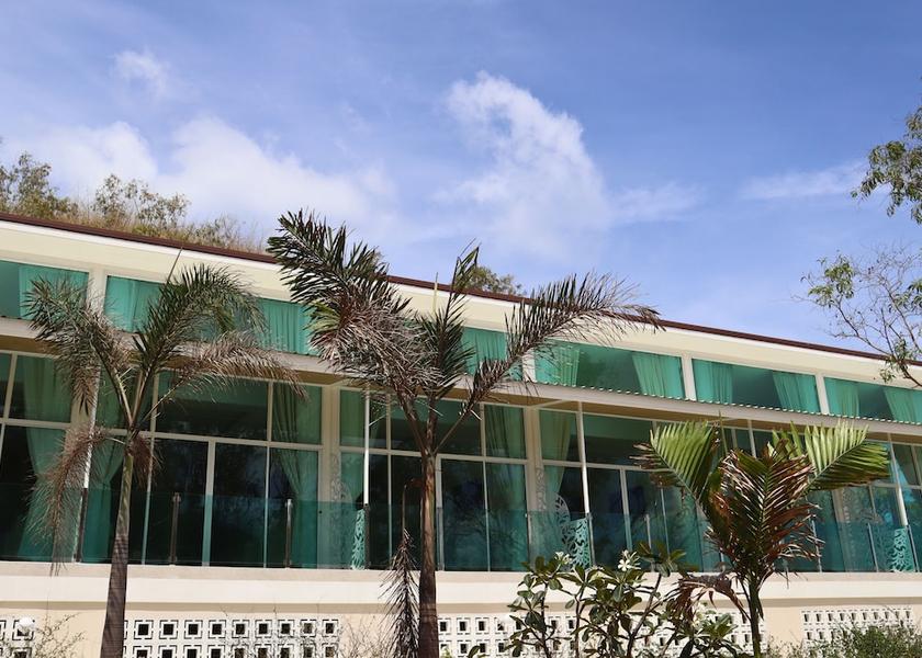 Chonburi Koh Lan Facade