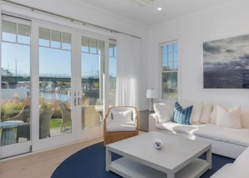 New York Hampton Bays Living Area