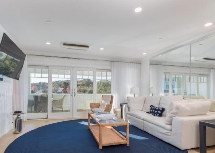 New York Hampton Bays Living Area