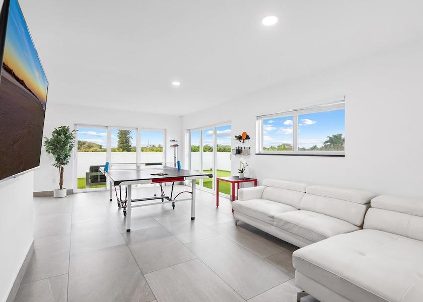 Florida Deerfield Beach Interior Entrance