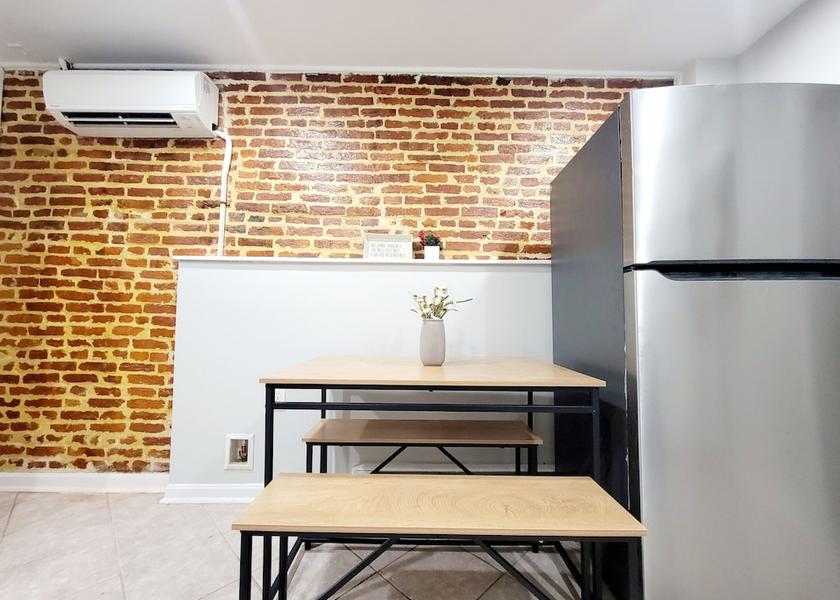 Maryland Baltimore In-Room Dining