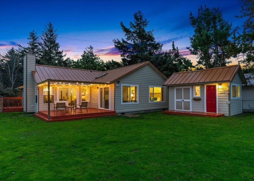 Washington Oak Harbor Exterior Detail