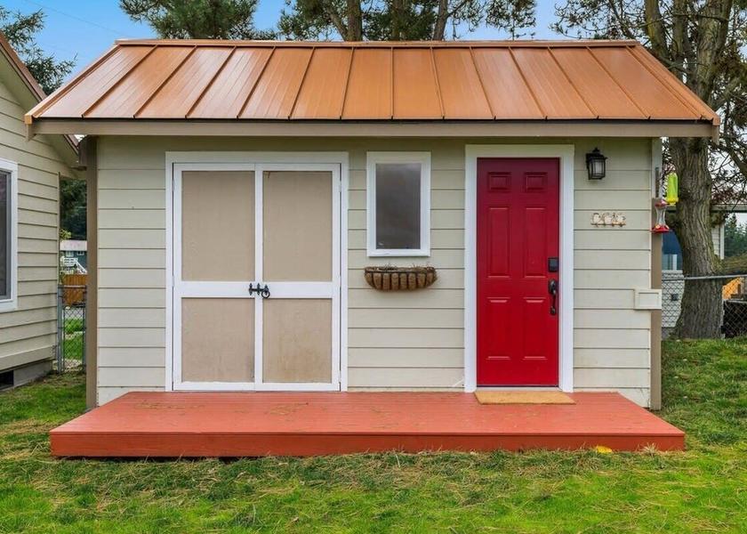 Washington Oak Harbor Facade