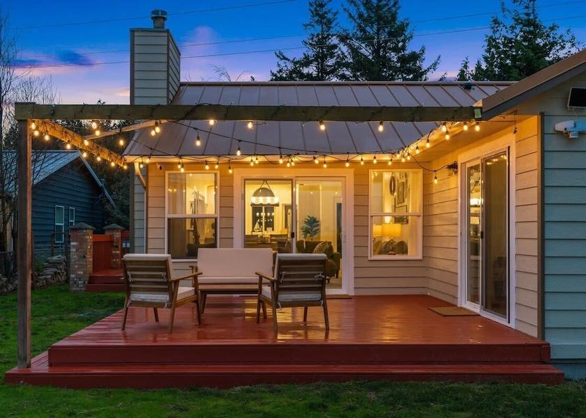 Washington Oak Harbor Facade