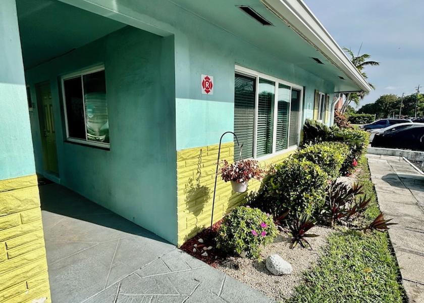 Florida Lauderdale-by-the-Sea Facade